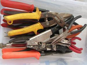 lot 48 image: Tub of plyers- needle nose and more