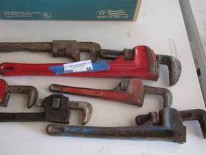 lot 55 image: Heavy duty pipe wrenches  qty 6