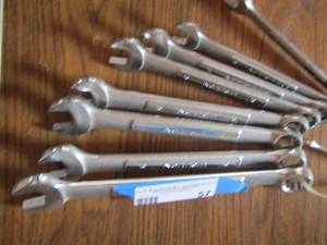 lot 57 image: Northern Wrenches qty 8