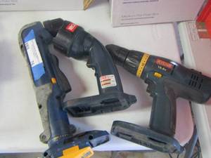 lot 76 image: Ryobi drill - flash lights- drill
