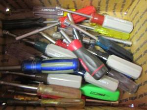 lot 93 image: Box various size nut drivers