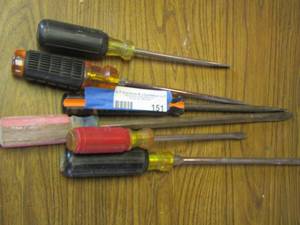 lot 151 image: Heavy duty flat head screw drivers