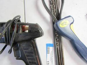 lot 170 image: Grip wrench- Long drill bits- glue gun