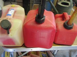 lot 174 image: Gas can lot qty 3 total