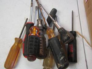 lot 187 image: Screw drivers