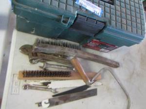lot 214 image: Green 16 tool box- Wire brushes- saw blades