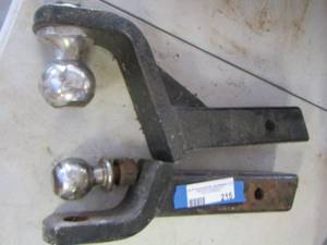 lot 215 image: Trailer hitch with 2 balls