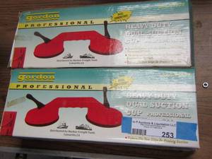 lot 253 image: Heavy duty dual suction cups qty 2 in box