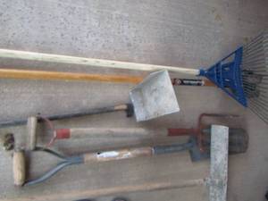 lot 280 image: Rack- shovel - pitch fork- scrapper