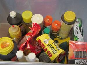 lot 298 image: Tub of repellants- food for plants- fly strips