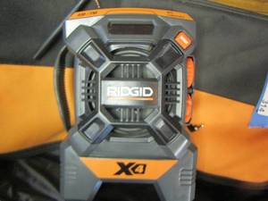 lot 314 image: Rigid am-FM radio with Ridgid tool bag