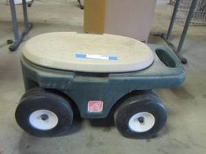 lot 316 image: Garden cart small with built in seat