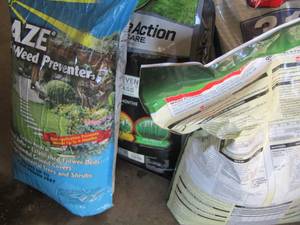 lot 318 image: Spectracide insect killer- lawn insect killer- weed preventer most of all unopened