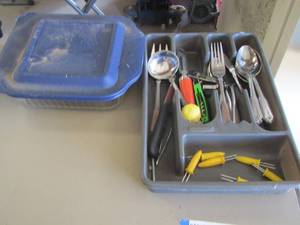 lot 333 image: Covered Pyrex dish- rubbermaid silverware trey with various pieces of eating utensils