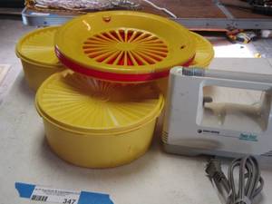 lot 347 image: tortilla warmers qty 3- plastic plates