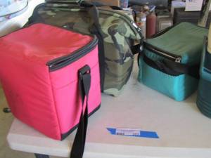 lot 353 image: igloo drink cooler 3 lunch bags