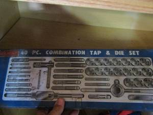 lot 373 image: Combination Tap& die set