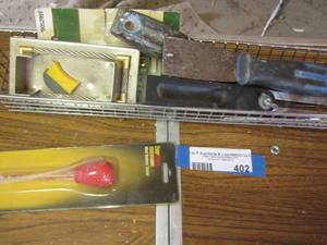 lot 402 image: Tools and other garage items