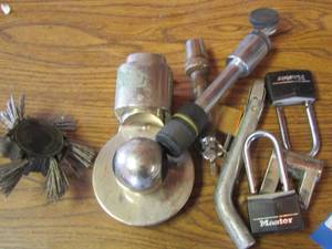 lot 403 image: Locks and more