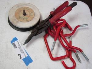 lot 409 image: Crimpers- hooks- sanding disc