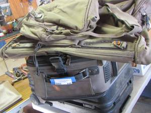 lot 448 image: Various luggage bags
