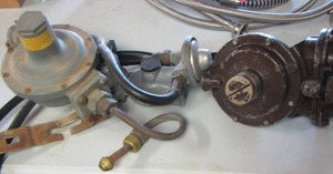 lot 453 image: PROPANE GAUGES