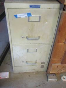 lot 469 image: Junk drawer in garage