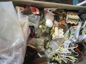 lot 474 image: Various garage items in draw