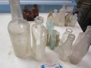 lot 500 image: Various size vintage bottles various colors