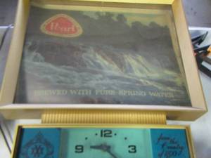 lot 503 image: Pearl fine lahger beer sign also a clock from the country of 1100 springs