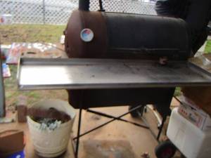 lot 508 image: Double barrel smoker made out of old hot water heaters, has serving tray in front