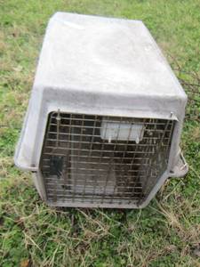 lot 513 image: Small dog crate