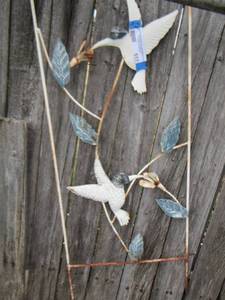 lot 517 image: Metal outdoor humming bird art