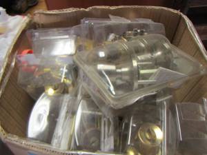 lot 550 image: Lot of door knobs and locks