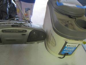 lot 560 image: Vector travel cooler and warmer