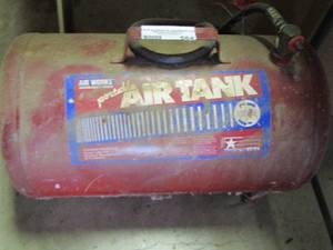 lot 564 image: Air works portible air tank
