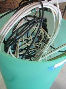 lot 571 image: Green bucket of wire