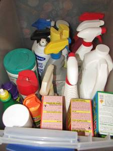 lot 575 image: Cleaning supplies -raid roach killer plus