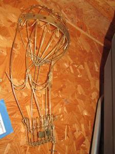 lot 576 image: Metal hot air balloon art 209