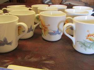 lot 586 image: Set of 12 corning coffee cups humming bird design