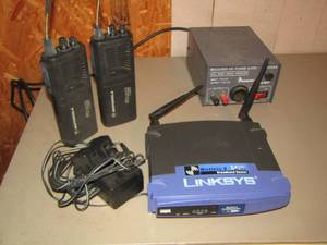 lot 603 image: Motoroja sport 10x walkie talkies - regulated dc power supply- linskeys wireless b broadband router