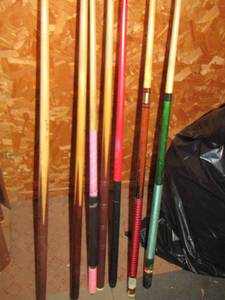 lot 611 image: 7 pool sticks , has budwieser and some hearts on them some plain qty 7
