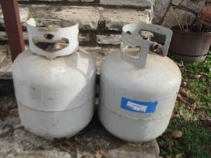 lot 635 image: 2propane tanks
