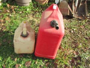 lot 638 image: 2 gas cans