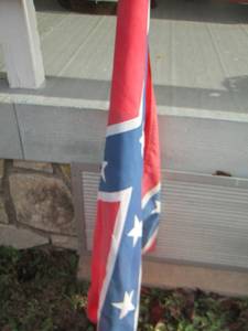 lot 640 image: confederate flag on pole