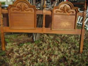lot 642 image: King size head board
