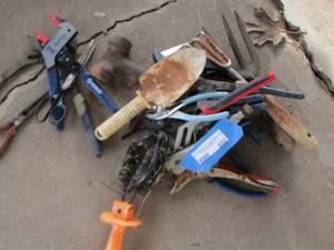 lot 652 image: Tool lot- plyers- wire brushes- hammer and more