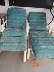 lot 667 image: patio lounge chairs with cushions