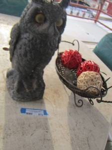 lot 672 image: Dcor owl & dcor basket with 2 dcor balls