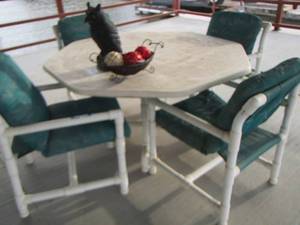 lot 669 image: Hexagon patio table with 4 chairs